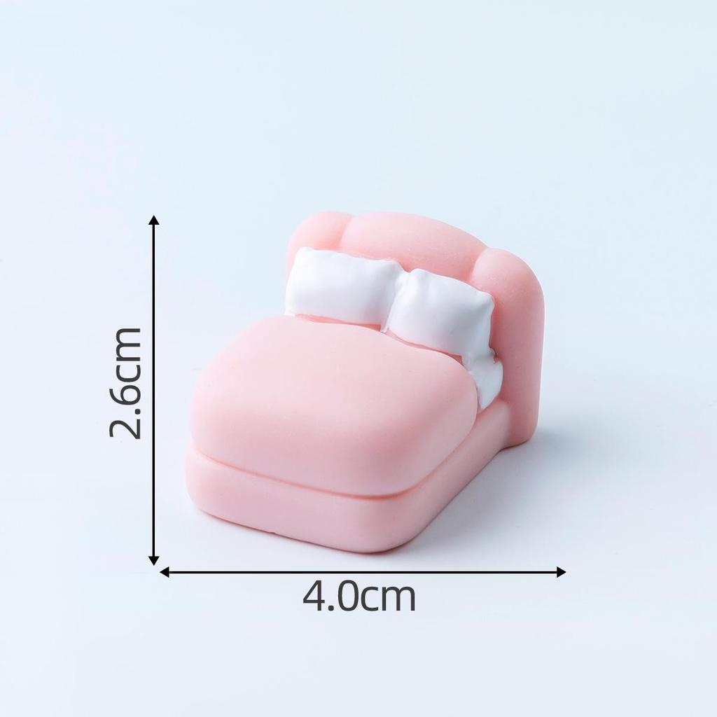Ręcznie robiony różowy mini zestaw do salonu: Sofa, Łóżko, Stół, Szafa i Wystrój Domku dla Lalek