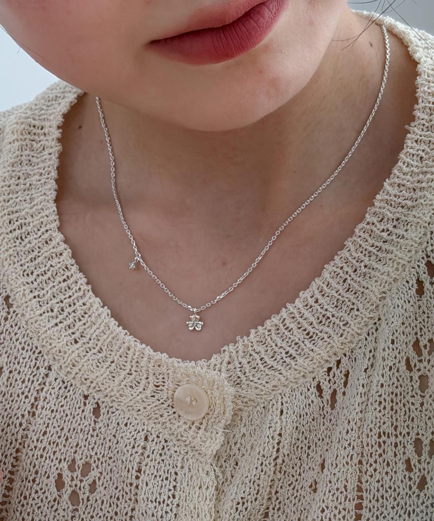 Melliv Petal Necklace_Mvn71