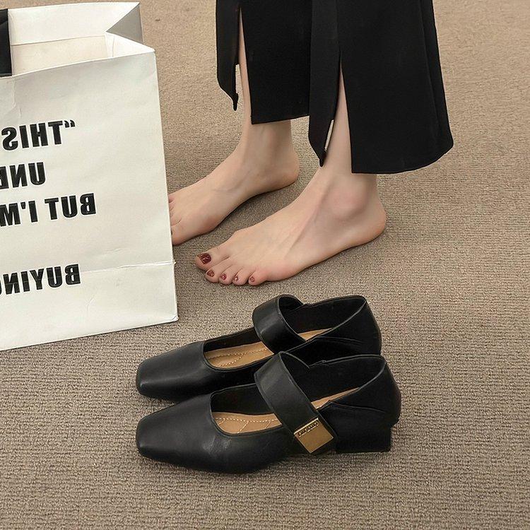 

Французские туфли Мэри Джейн из маленькой кожи женские 2025 новые весенне-летние на липучке в сказочном стиле с квадратным носком на низком толстом каблуке одинарные туфли 35