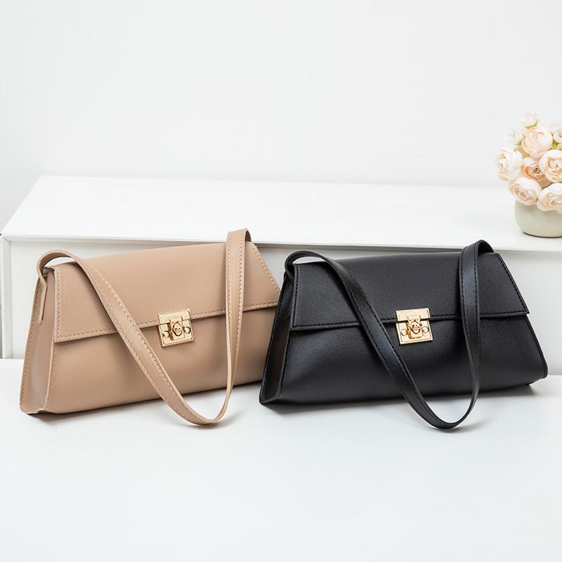 Internet Celebrity Retro Small bag for Women In Autumn and Winter, new trendy crossbody bag, fashiable e shoulder small bags