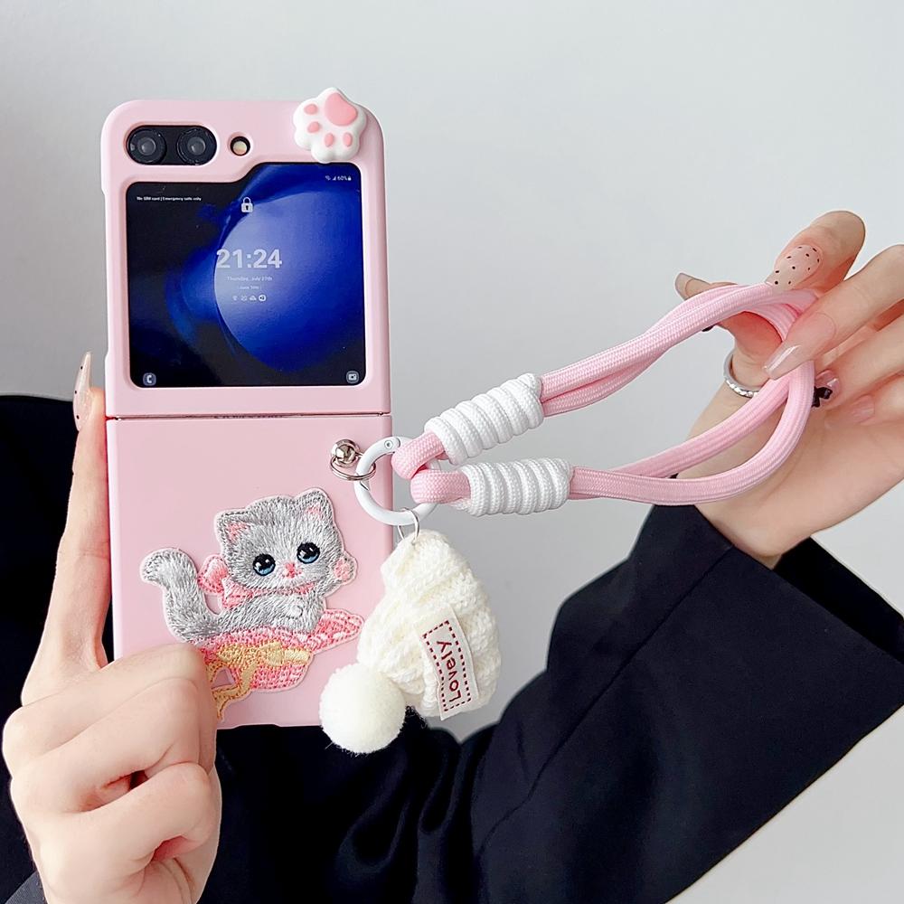 

Cartoon Embroidered Cat Case For Samsung Galaxy Z Flip 6 5 Hand Strap Cover For Samsung Z Flip 4 z flip3 Cute 3D Cat Claw Cover For Samsung Z Flip 6