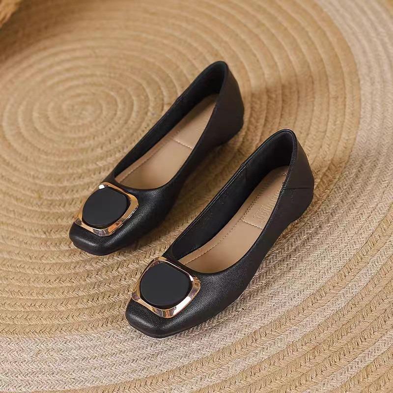 

Large size women s shoes new wear-resistant single shoes women s spring shallow mouth square head non-slip soft leather grandma shoes one pedal 43 чорний