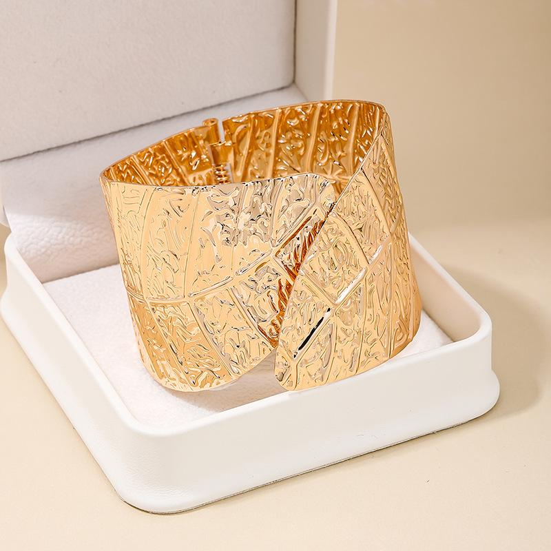 

Minimalist Geometric Pleated Round Bracelet - Fashionable, Creative, Cold-Style Jewelry