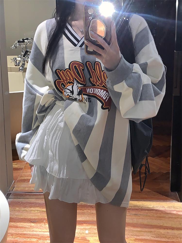 Women's V-Neck Striped Baseball Colorblock Sweatshirt - Sporty, Casual, Long-Sleeve Spring 2025 Style