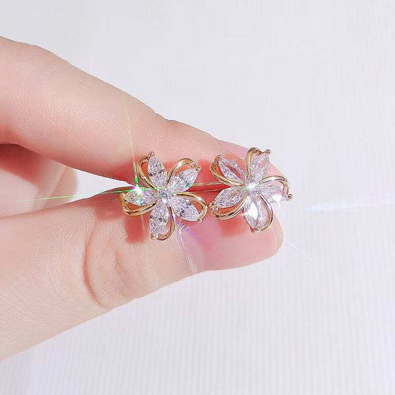 Dainty Crystal Flower Stud Earrings for Women Piercing Cartilage Ear Cute Zircon Gold Color Women's Aesthetic Jewelry Gifts