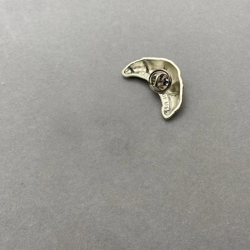 Korean Blogger-Inspired Minimalist Croissant Brooch - Unique, Stylish, and Perfect for Couples