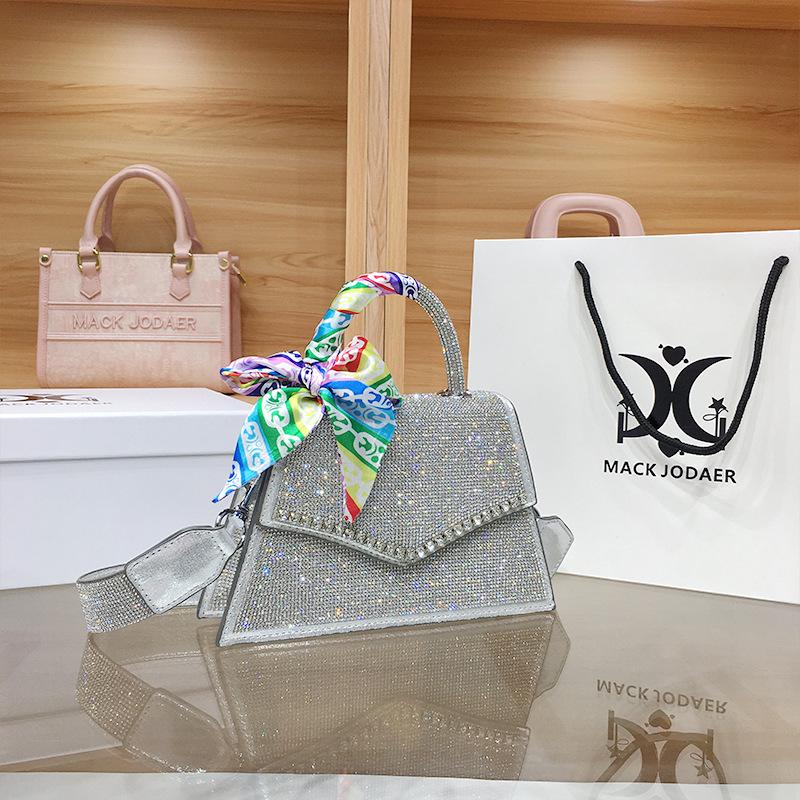 

Rhinestone Diamond Silver Evening Clutch - Perfect for Birthdays, Weddings, and Social Events. серебряный