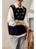 Avslappnad V-ringad stickad väst för kvinnor: Höst/Vinterkollektion - Polyestermaterial, V-ringad design, Enkelt mönster, Casual stil