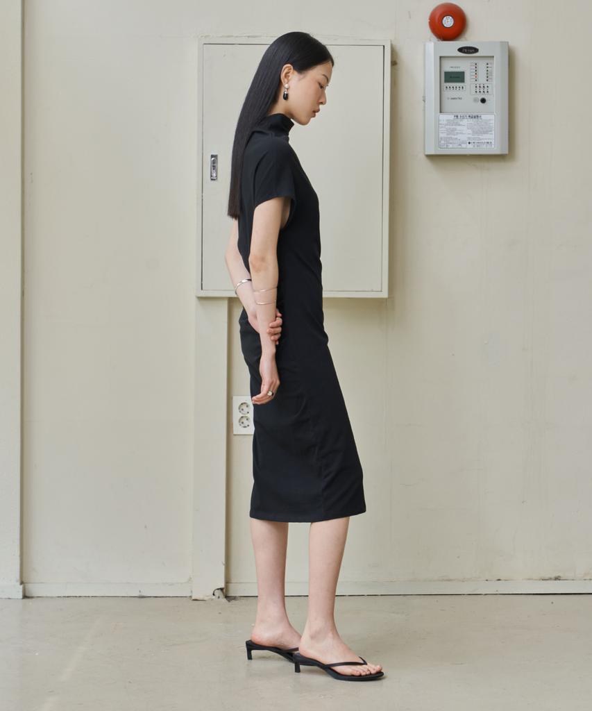 Wearies Mock Neck Shirred Dress_Black