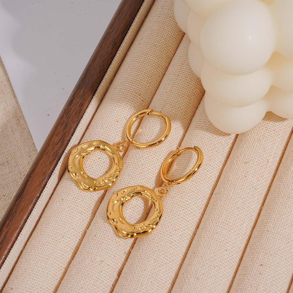 Gold-Plated Textured Stainless Steel Round Earrings, High-End Light Luxury, Versatile Jewelry for Women