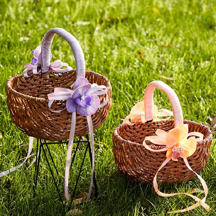 Fashionable Small Wicker Flower Girl Baskets with Pearls Detailing and Ribbon for Wedding Decoration and Candy Storage
