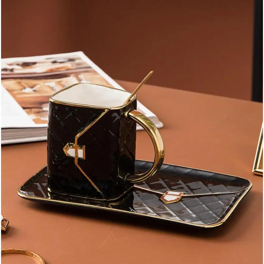 

Креативная кружка в форме сумочки с блюдцем и ложкой Скандинавская керамика Молочный чай Офисные чашки Посуда для напитков Наборы кофейных чашек Подарок 310ml чёрный