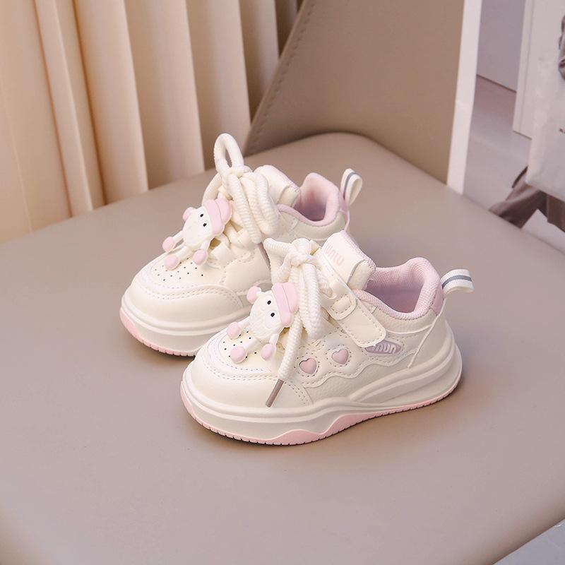 Children's little white shoes 2025 spring and autumn new girls cartoon pendant low-top board shoes Korean version of boys breathable sports shoes