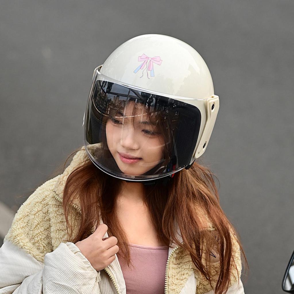 2026 Certified Women's Electric Vehicle Helmet with Cute Bow – Four Seasons Windproof, Sun-Protective Motorcycle Safety Helmet