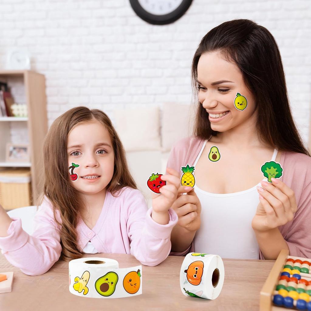 500pcs Roll Stickers Colorful Fruits Vegetables Smiling Face Children Strawberry Banana Watermelon Orange Pumpkin Reward Sticker