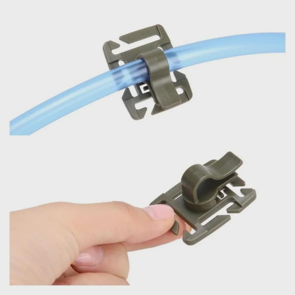 Universeller Outdoor-Wasserbeutel-Schlauch-Clip - 8-fach verstellbares Molle-Gurtband Rucksack Wasserleitungszubehör