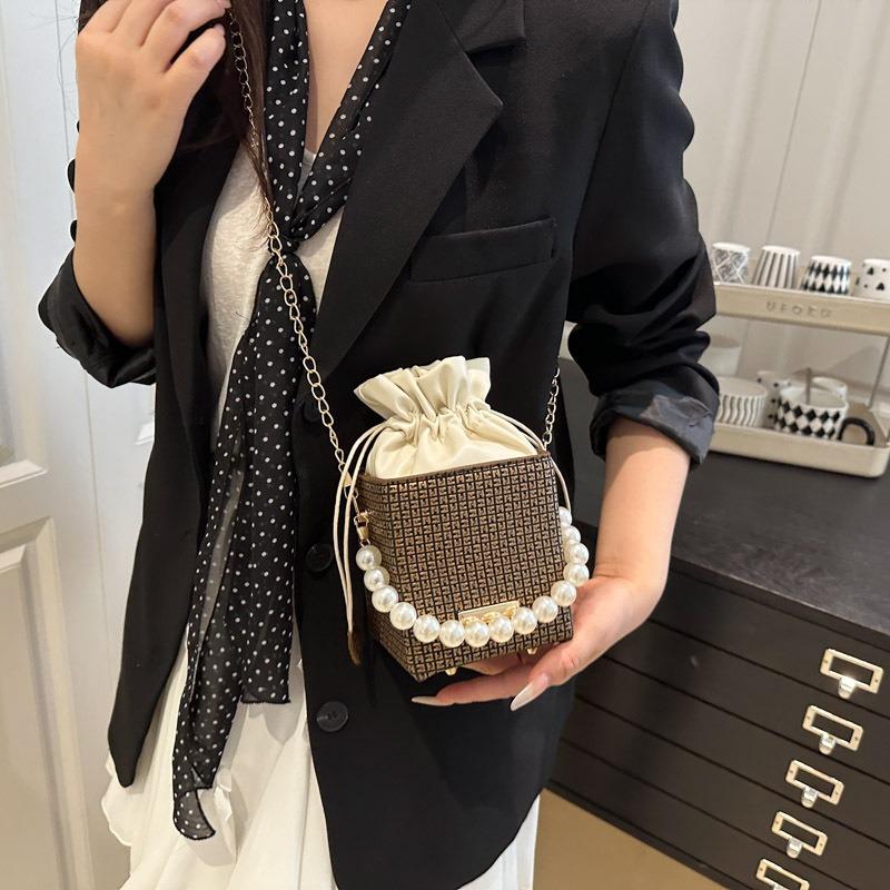 Premium Texture Light Luxury Niche Portable Box Bag Trendy New Fashion Commuting Versatile Shoulder Messenger Bag