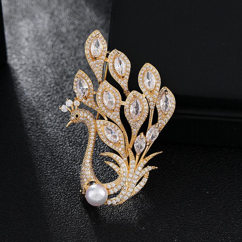 

Роскошная хрустальная брошь-павлин женская, высококлассный темперамент, корейская элегантная корсажная булавка для пиджака, аксессуары, пряжка для шелкового шарфа