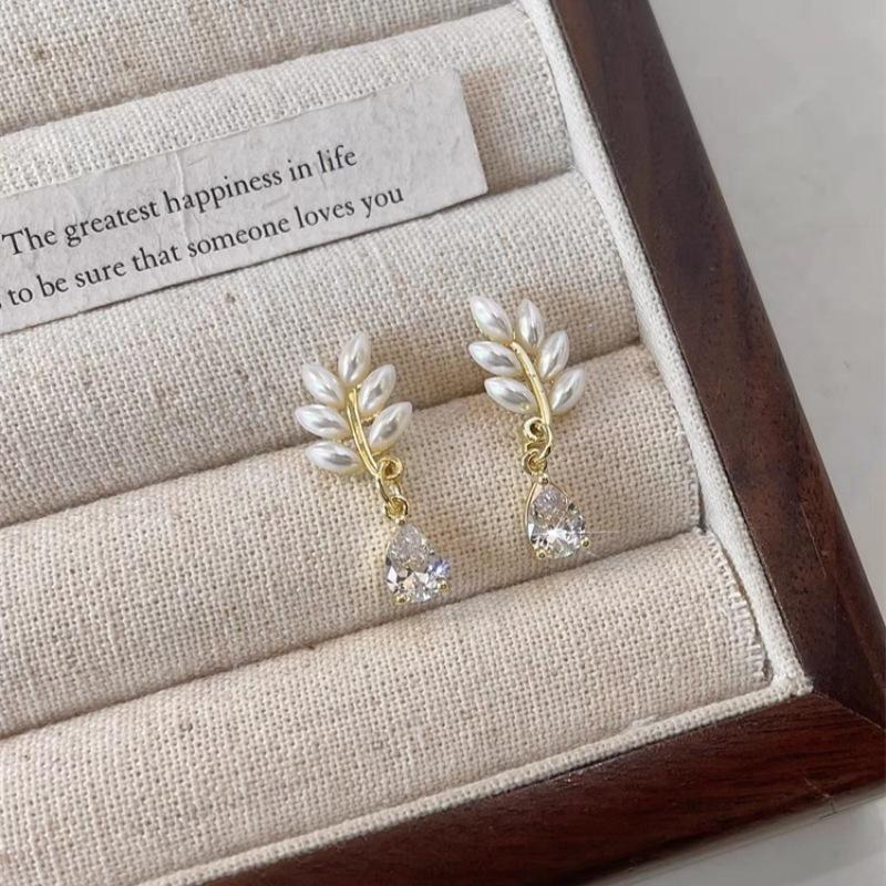 French Leaf Pearl Water Drop Zircon Earrings Women's Light Luxury Premium Versatile Earrings Small Temperament Exquisite Earrings