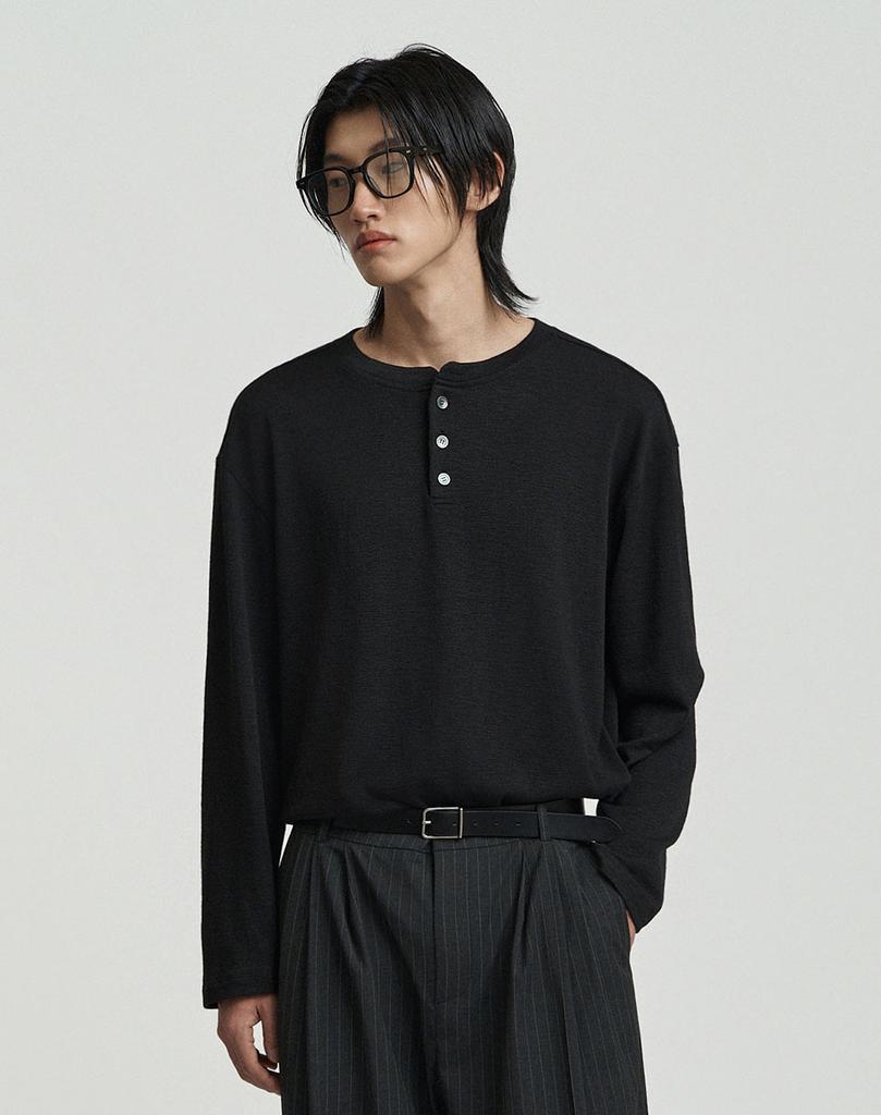 WORK ON BODY OFF Three-Button Semi-Overfit Henley Neck Long Sleeve [Black]
