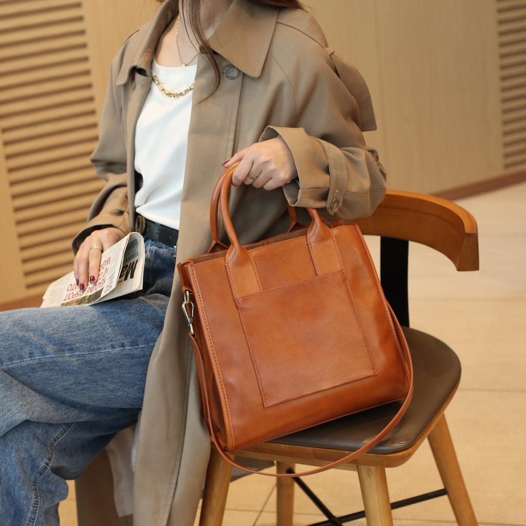 Genuine Leather Large Capacity Tote Bag Spring New Style Hand Held Briefcase for Women's Daily Commuting Vegetable Tanned Leather Crossbody Bag