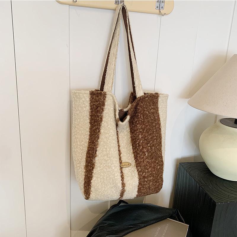 Striped Plush Bag for Women In Winter New Trendy Fashion College Style Tote Bag Casual Large Capacity Woolen Bag