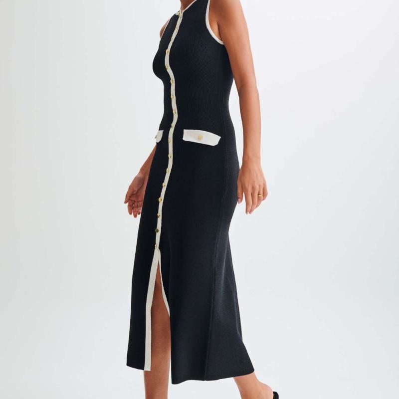 Gestricktes Kleid mit elegantem Temperament und Metallschnalle Langer Rock