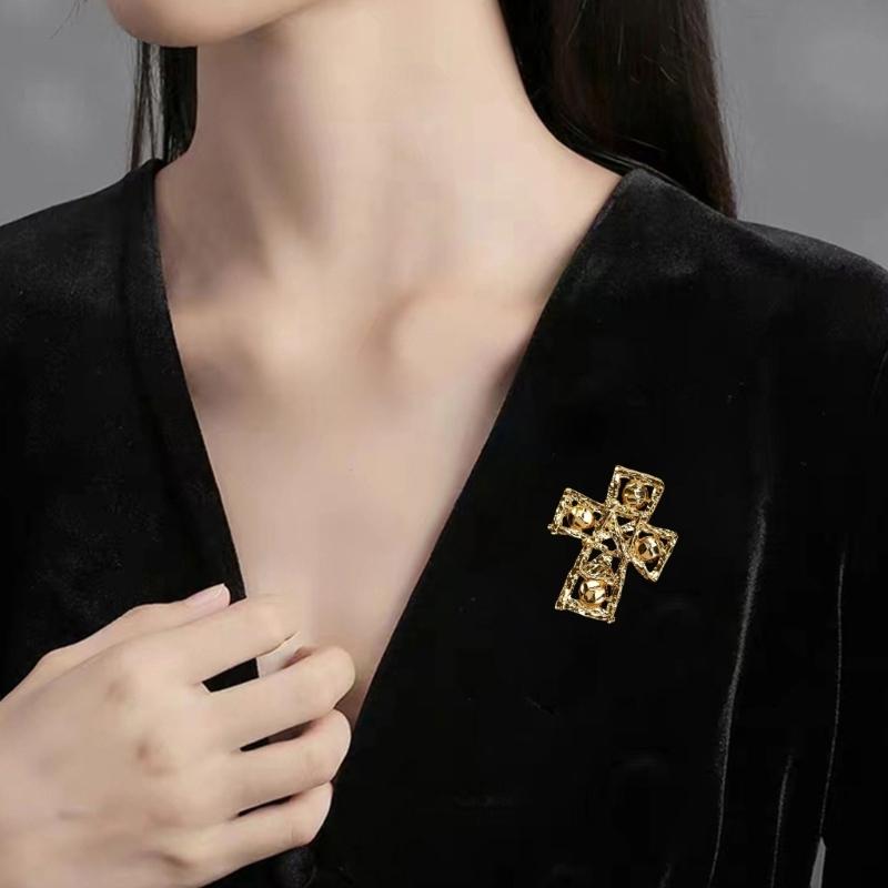 Chic Crosses Heart Design Brooch Sturdy Gold Tone Copper Alloy Accessory For Coat Dress Scarf Decoration