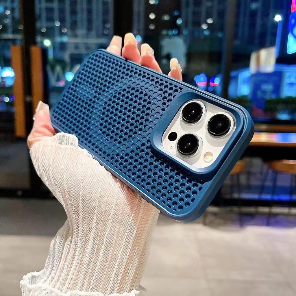 The Simple Honeycomb Mesh Is Suitable for The IPhone 15 Phone Case. 13 Breathable and Heat-dissipating 14 Magnetic Charging Hard Case