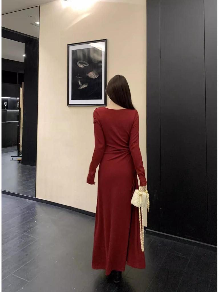 Elegant Red Knitted Waist-Cinched Dress for Women - Autumn/Winter 2026 