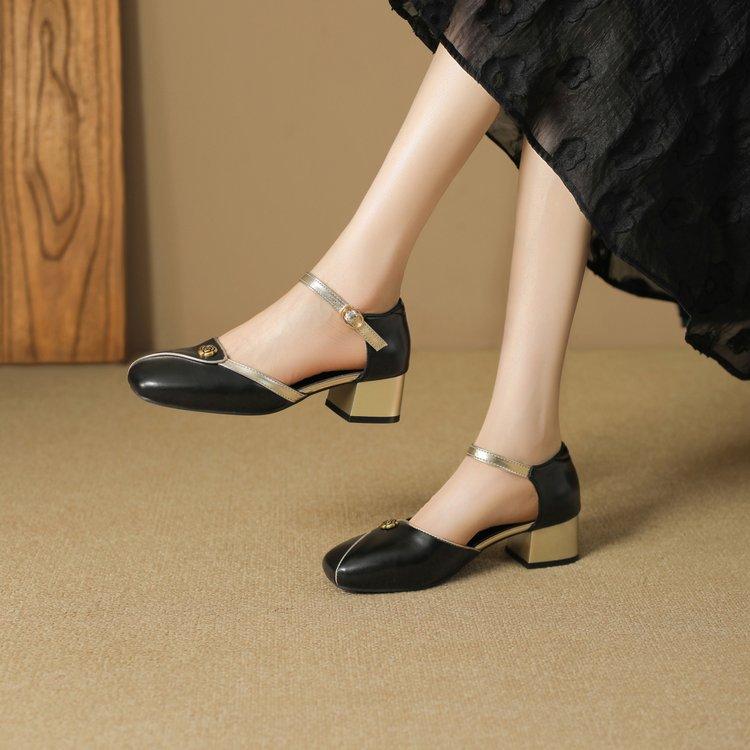 Baotou 2025 summer new retro summer camellia sandals French single shoes versatile leather shoes temperament women's shoes square head