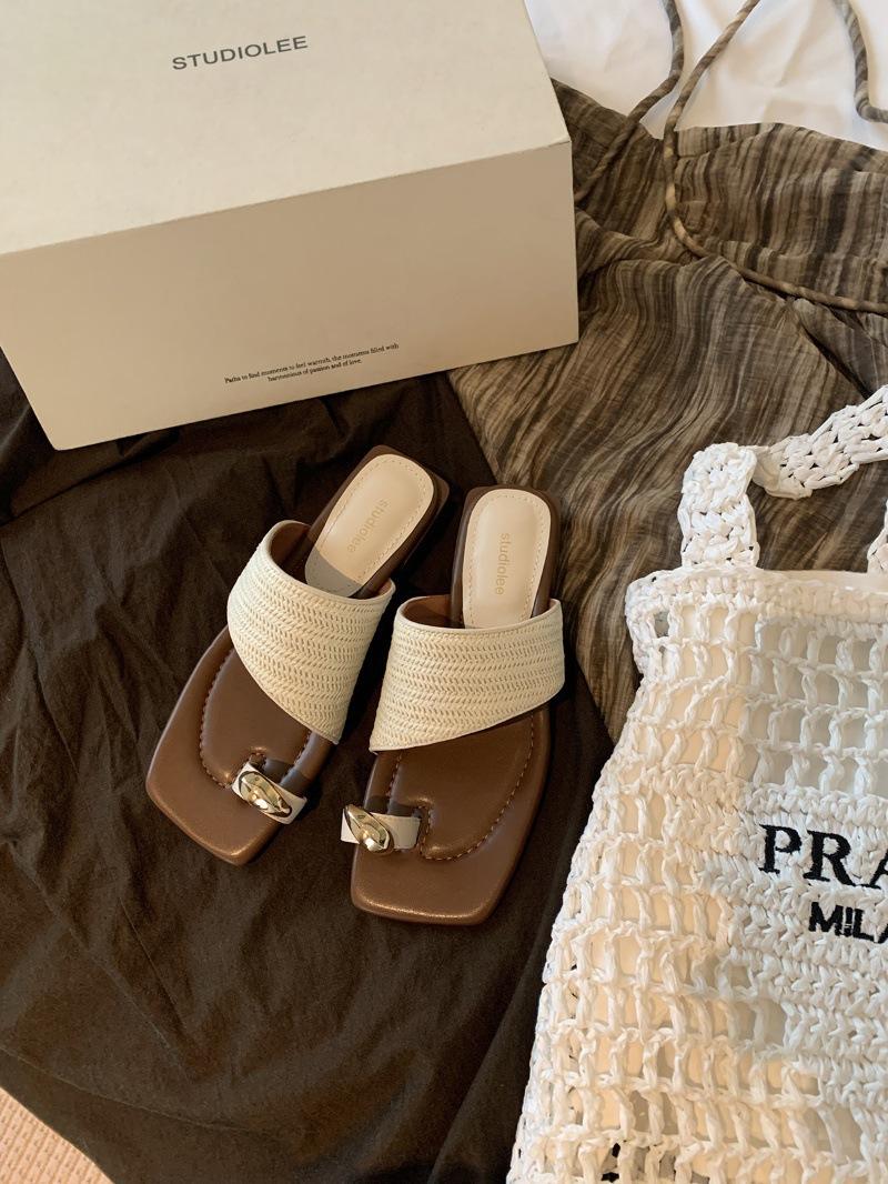 

Sheepskin version~ Grape mother has the same holiday style, metal feet, square head grass woven set of toe slippers, women s toe sandals. 40