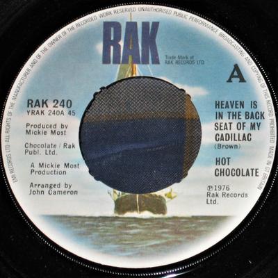 Disque 7 pouces HOT CHOCOLATE - Heaven Is In The Back Seat Of My Ca RAK240PROMO RAK 1976 UK Soul/Funk Occasion