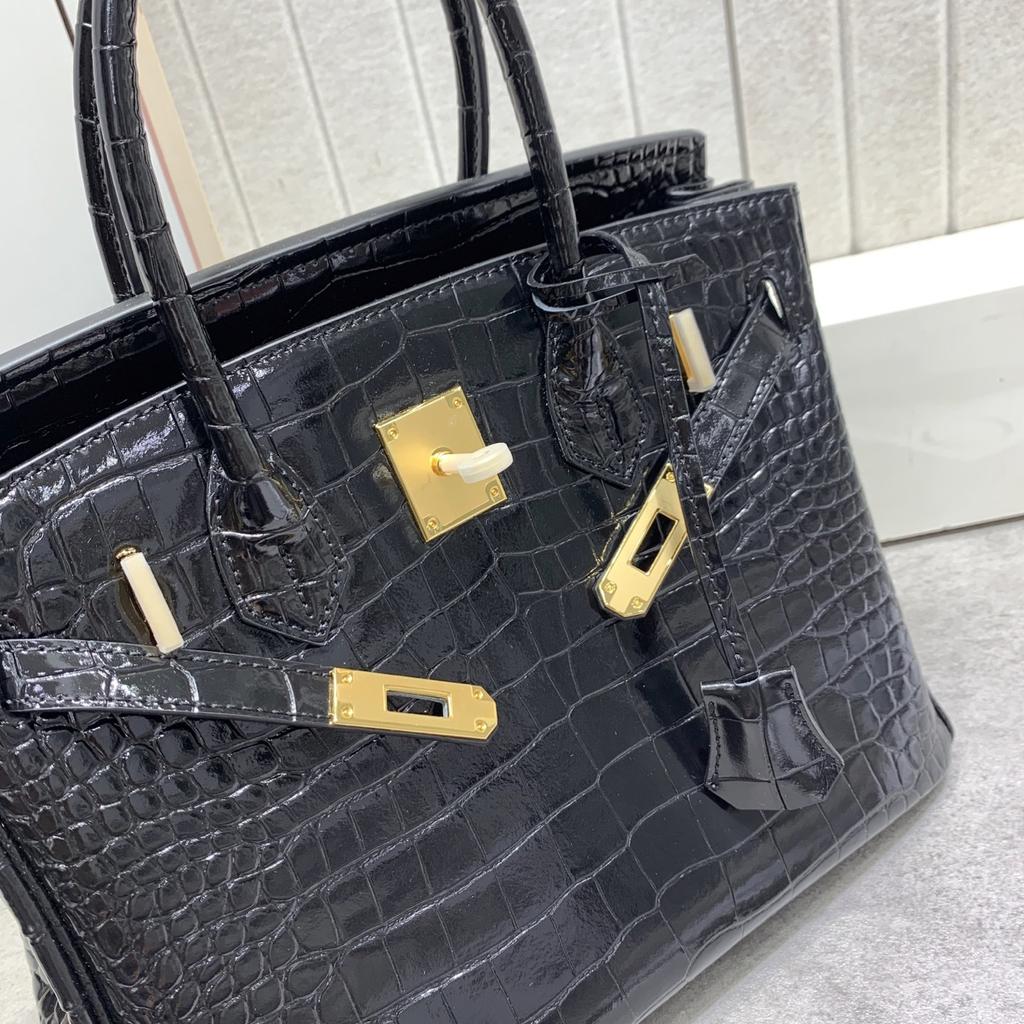 Borsa a tracolla da donna in pelle di vacchetta pressata effetto coccodrillo verniciata platino con tracolle per pendolari di grande capacità fonte