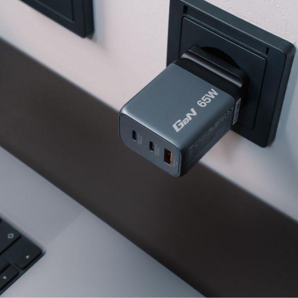 Verbatim Gan 65W 2Xusb-C/Usb-A Mains Charger + EU/UK/US Adapter Gnc-65 32201