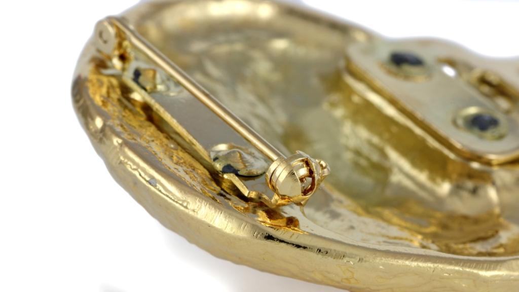 Bichon Frise, Bichon Tenerife, Bichon a poil frise – Brooch with a clip, gold-plated holder for a race number | Art-Dog