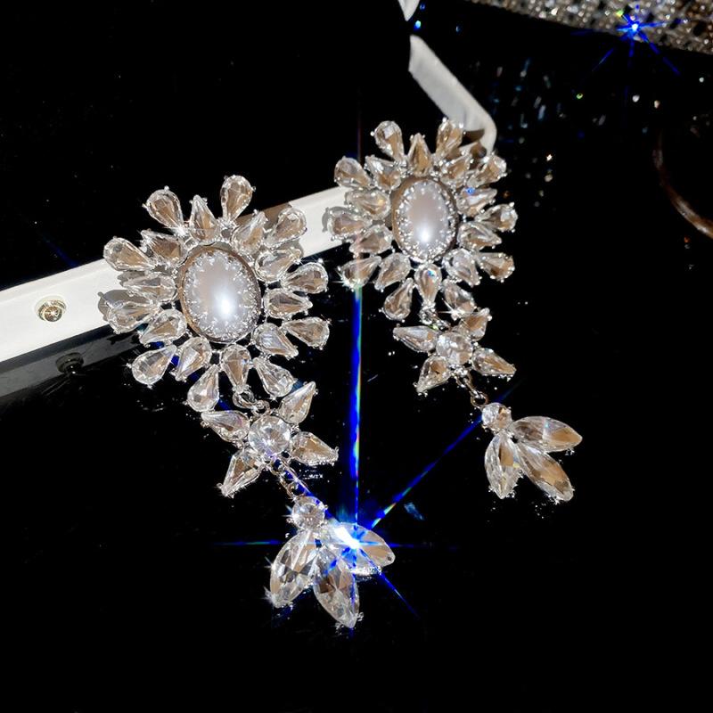 European and American Silver Needle Diamond-encrusted Round Fringed Stud Earrings French Light Luxury Earrings Niche Design Earrings