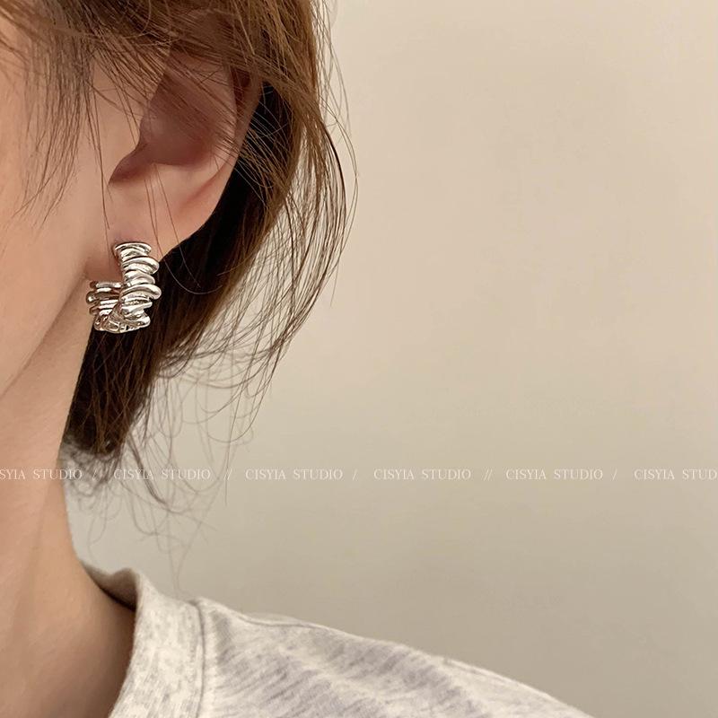 Irregular Gold Retro Earrings for Women – Elegant, Light Luxury Niche Design Ear Studs