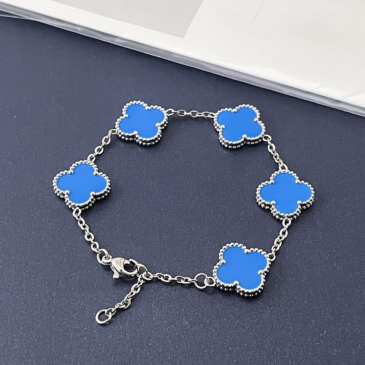 

Высококачественный браслет из титановой стали с четырехлистным клевером 15 мм, удачные цветы, легкая роскошь, тренд, сеть, красный, ощущение премиальности, не теряет цвет, браслет женский