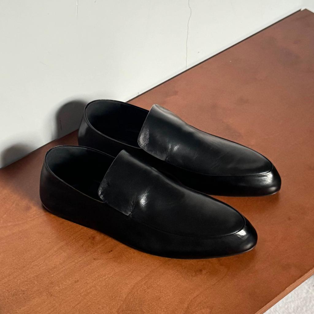 Leather British Style Deep Mouth Pointed Flat Bottom Small Leather Shoes Women's 2025 New Spring Versatile Loafers Commuter Shoes