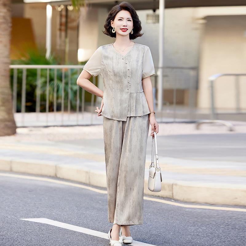 

Summer Short-Sleeve Two-Piece Set for Middle-Aged & Elderly Mothers 2026 – Stylish Chinese Plus Size Fashionable Top & Mother-in-Law Outfit 4XL