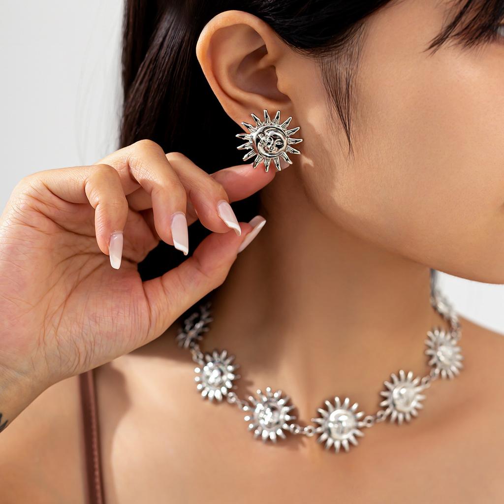 Vintage Metal Face Sunflower Pendant Necklace, Exaggerated Geometric Splicing Collarbone Necklace Set