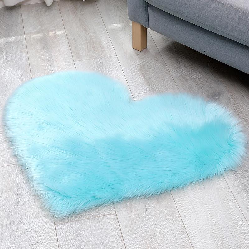 Nordic Style Plush Heart-Shaped Rug - Imitation Wool Love Heart Blanket, Ideal for Weddings and Home Décor