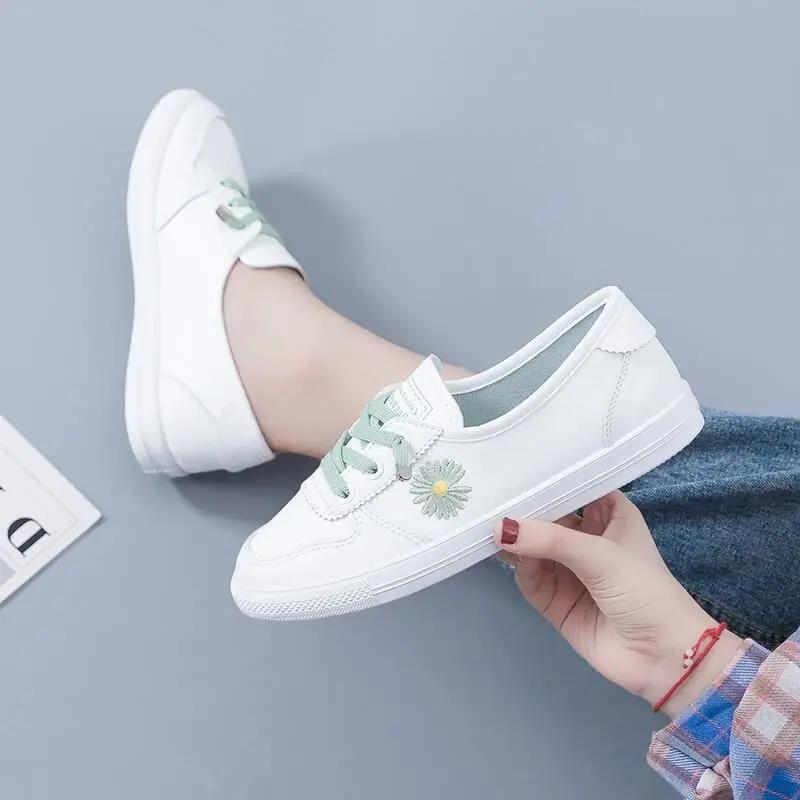 New Women Pu Leather Shoes Lace-Up Non-slip Mother Loafers Soft Leisure Flats Female Driving Casual Footwear White Woman