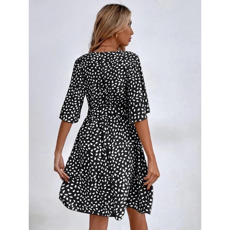 2026 Women's Spring/Summer New V-neck Short-sleeve Waist-cinching Dress