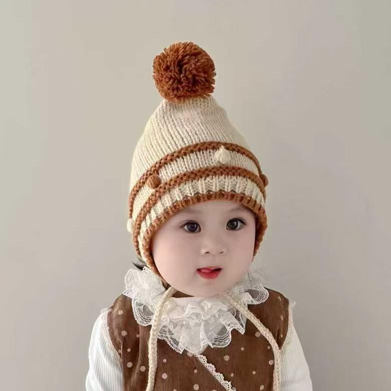 Koreanischer Winter-Streifen-Kinderhut mit Ohrenschutz & Bommel – Gestrickte Woll-Baby-Pullovermütze für Mädchen