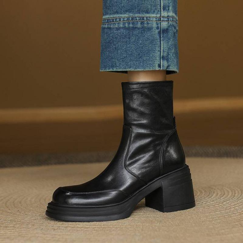 Autumn and winter women's medium tube Martin boots solid color large size women's boots high heel round head versatile leather boots cowhide le