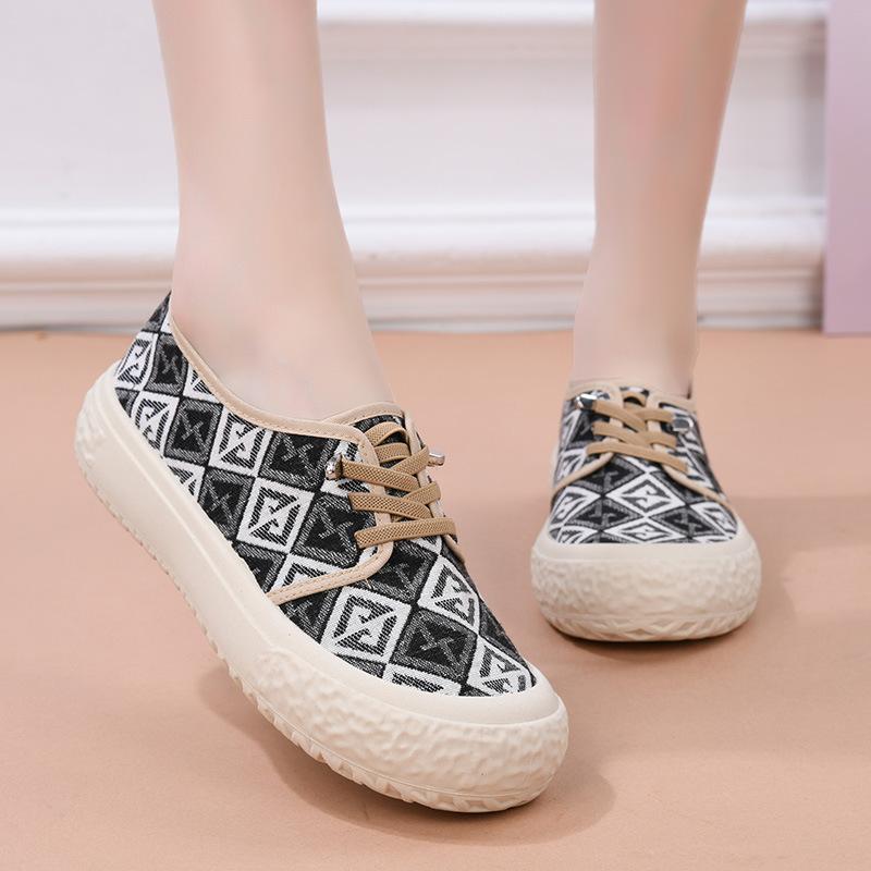 

New Breathable and Versatile Women s Fisherman Shoes, Casual Canvas Shoes, and Lazy Student Shoes for One Foot 40