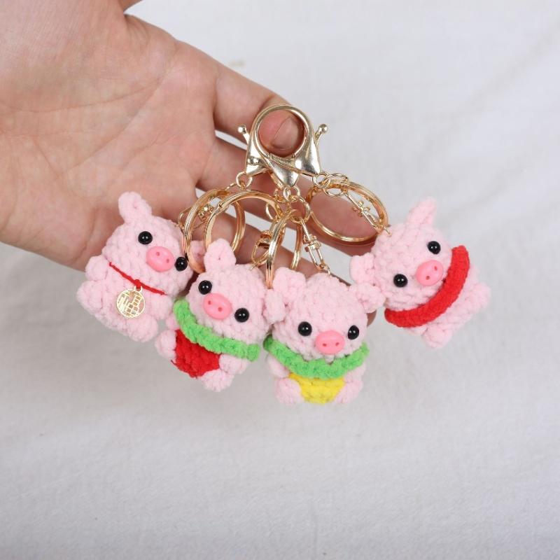 Cute Mini Crochet Pink Pig Keychain Handmade Cartoon Animal Backpack Charm Soft Knitted Accessory for Souvenir Gift