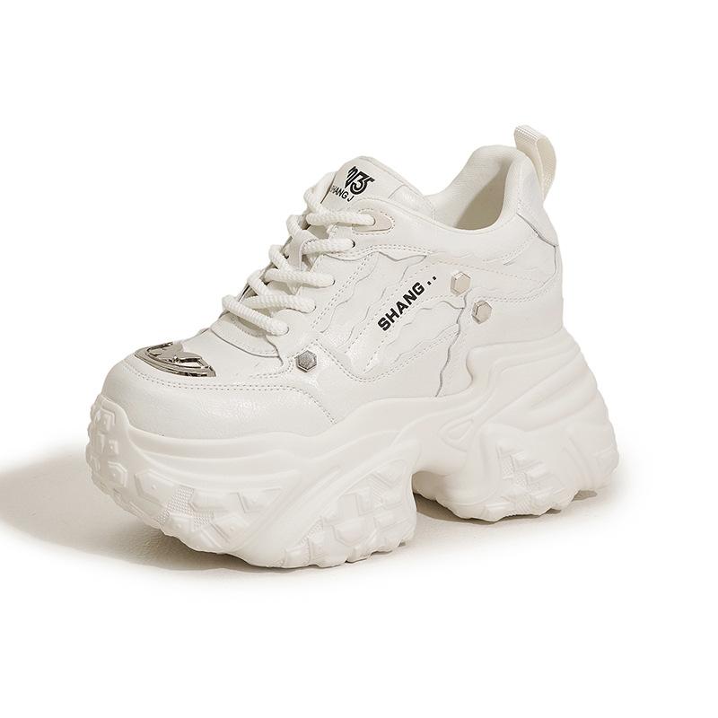 

Женские кроссовки на платформе с внутренней высотой, новинка 2025 года, весенняя модная универсальная трендовая обувь, визуально уменьшающая стопу, спортивная повседневная обувь 39 жемчужина белый